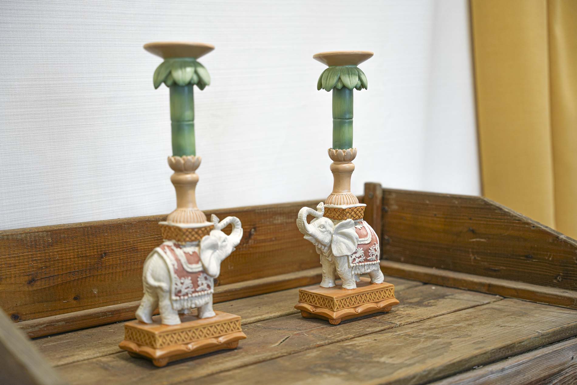 Candle holder - Elephant Natural/Pink - Polyresin -  ↑ 34,5 cm