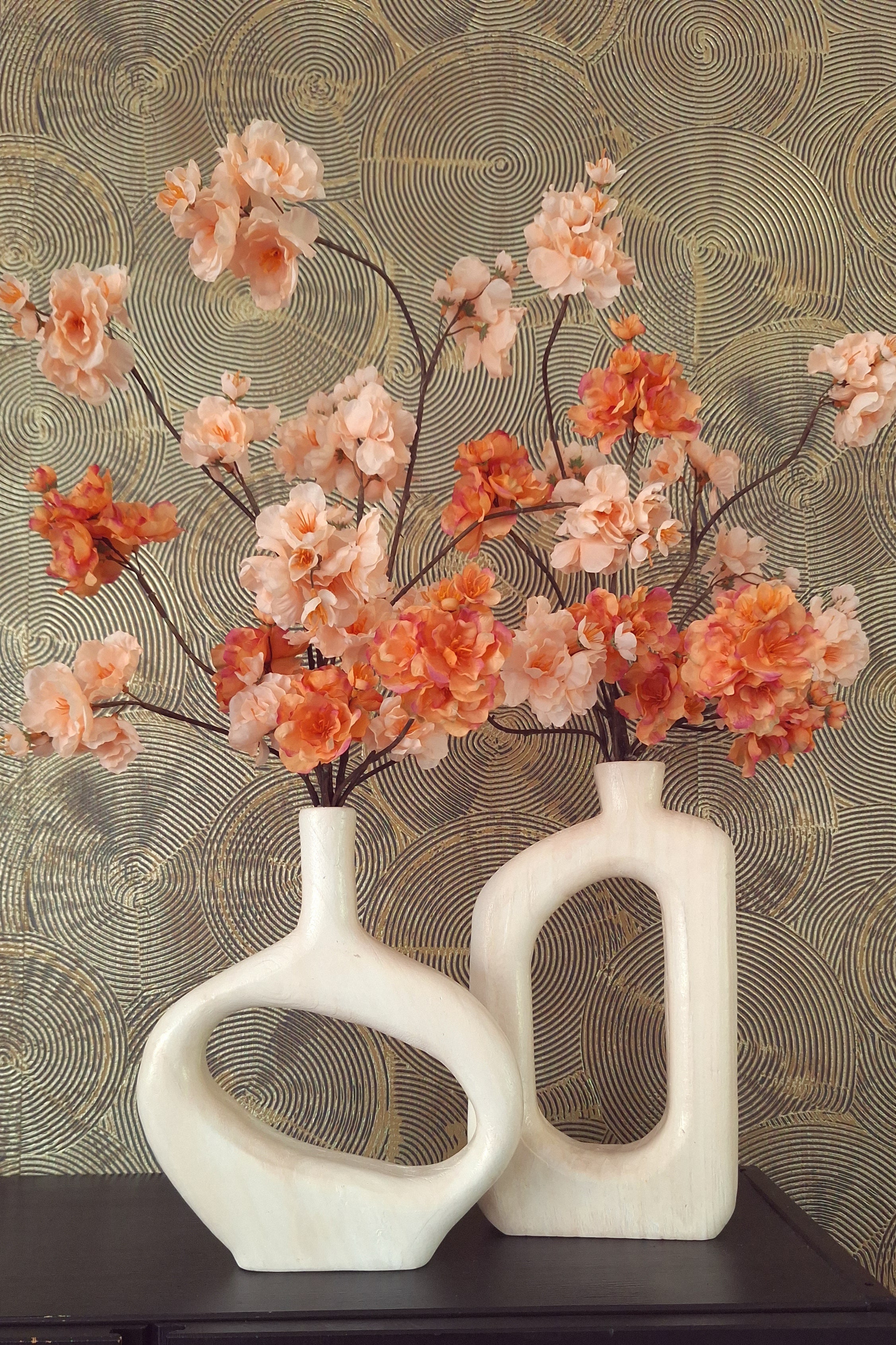 Bloom duo - Houten donutvazen met bloesemarrangement